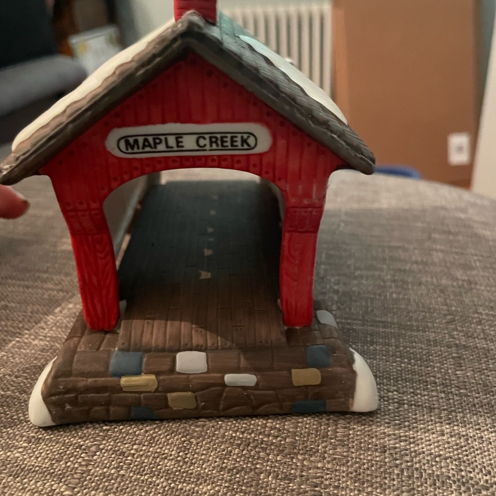 Dept 56 59870 red covered bridge Village accessory Xmas